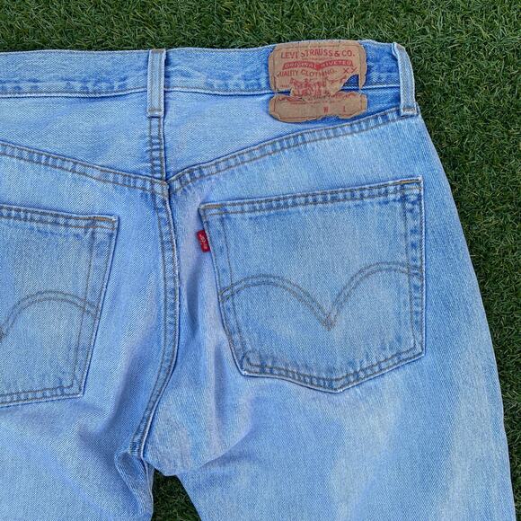 Levi's Men's 501 Distressed Light Wash Denim Jeans - Picture 7 of 7